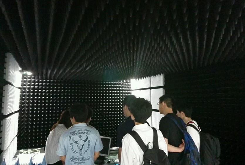 電波暗室（西１-地下1階） 2